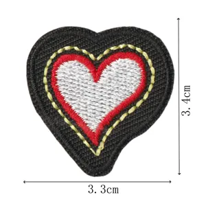 Écusson brodé en forme de cœur thermocollant applique textile accessoire DIY 3.4x3.3cm