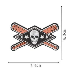 Geborduurd tactisch doodskop en honkbalknuppel patch detail, perfect voor DIY kleding en tassen.