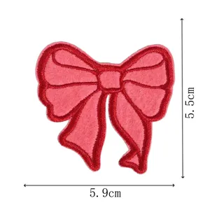 Parche de tela bordado con lazo rosa y borde rojo, medida 5,9x5,5cm para decorar ropa.