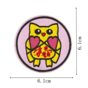 Bonito parche bordado de dibujos animados termoadesivo para ropa mochila decorativo