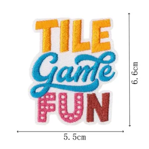 Bunter bestickter Stoffaufnäher mit bunten Buchstaben, ideal für DIY-Kleidung und Jacken.