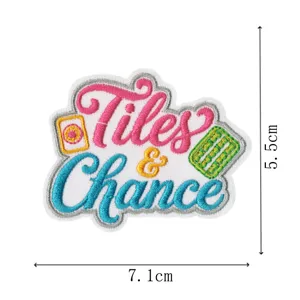 Bunter Cartoon Buchstabe bestickter Stoffaufnäher DIY Bügelbild mit Kacheln Design 7.1x5.5cm