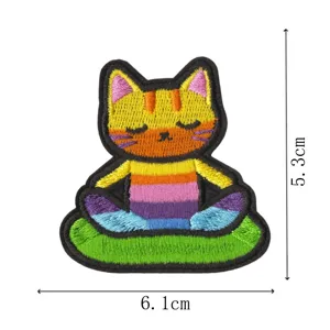 Süßer Cartoon Zen Katze bestickter Aufnäher Detail, farbige Meditations Katze Kleidung DIY.