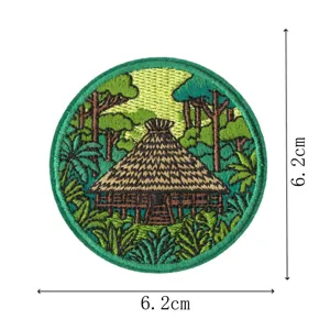 Écusson brodé motif paysages du monde, design cabane dans la jungle, diamètre 6,2 cm.