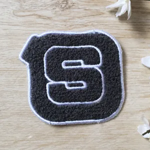 Κεντημένο επίθεμα γράμμα S από chenille, DIY αξεσουάρ ραπτικής για διακόσμηση ρούχων.