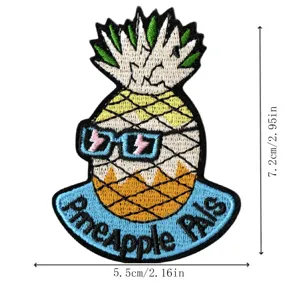 Bonito parche bordado de piña con gafas de sol, ideal para decorar ropa y bolsos fácilmente.