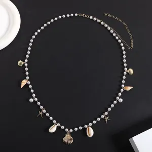 Chaîne de taille bohème en perles avec pendentifs coquillage et étoile de mer pour femmes.