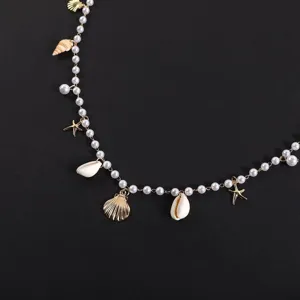 Vue détaillée de la chaîne de corps perle coquillage bohème, élégant bijou de plage.