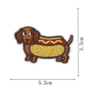Toppa ricamata bassotto hot dog vista di dettaglio che mostra cuciture e dimensioni.