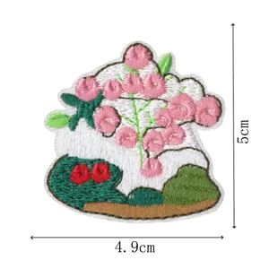 Petit mini patch brodé de maison de dessin animé pour décoration de vêtements de poupée.