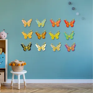 Vista dettagliata del set di adesivi murali a farfalla vuota 3D, decalcomanie colorate per casa.