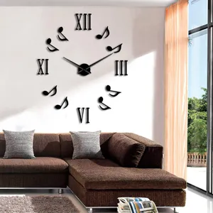 Moderne DIY 3D Acryl Wanduhr mit römischen Ziffern und Noten für Wohnzimmer Dekoration.