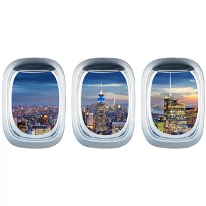 Dettaglio dell'adesivo murale oblò 3D con splendida vista notturna della skyline di New York.