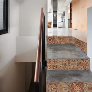 Gros plan détaillé d'autocollants d'escalier à motif de carreaux, autocollant décoratif 3D.