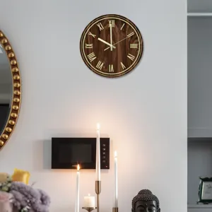 Wanduhr in Holzoptik mit Leuchtziffern und römischen Zahlen, leise Acryluhr für die Deko.