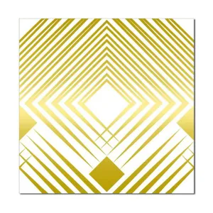 Dettaglio adesivo per piastrelle geometrico dorato con finitura metallica di lusso moderno.
