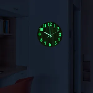 Leuchtende Wanduhr mit Holzmaserung Design, leuchtende 3D-Zahlen für Schlafzimmer Dekor.