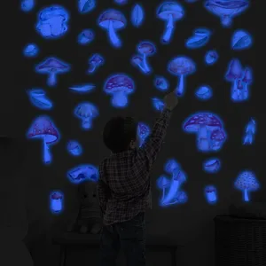 Adesivi da parete a funghi fluorescenti al buio con luce blu, perfetti per la cameretta dei bambini.