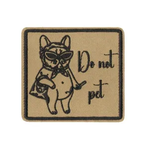 Patch brodé tactique chien bouledogue français cool avec texte pour casquettes et sacs.
