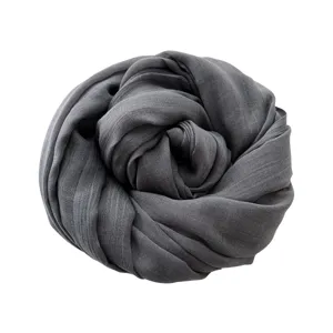 Sciarpa lunga tinta unita in cotone e lino grigio scuro, morbida calda autunno inverno.