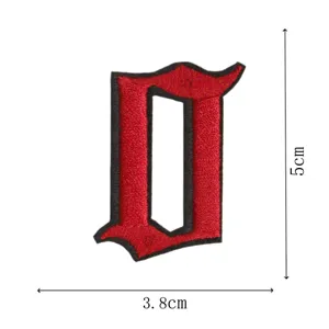 Geborduurd gotische letter D opstrijkbare patch applicatie badge kleding reparatie 3.8x5cm