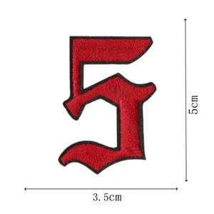 Rode gotische nummer 5 geborduurde patch opstrijkbaar voor kleding DIY badge applicatie