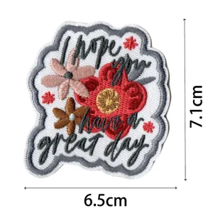 Toppa in tessuto ricamato floreale boho con testo motivazionale per decorare la giacca