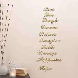Gedetailleerd overzicht van acryl spiegel muurstickers met inspirerende engelse woorden voor thuis.