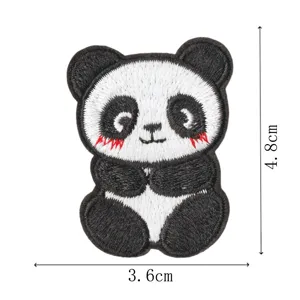Grazioso cerotto ricamato con panda dei cartoni animati DIY accessorio abbigliamento badge