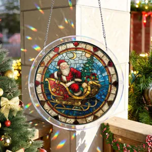 Gedetailleerd overzicht van de acryl Kerstman hangende decoratie in gebrandschilderd glas.