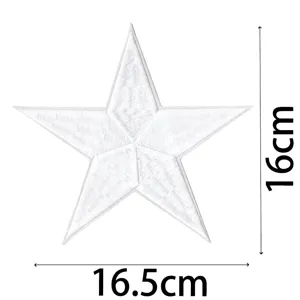 Vue détaillée de l'écusson étoile brodé blanc, montrant de fines coutures et dimensions.