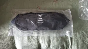 Black portable thermal insulation picnic bag with zipper closure and practical handle design.