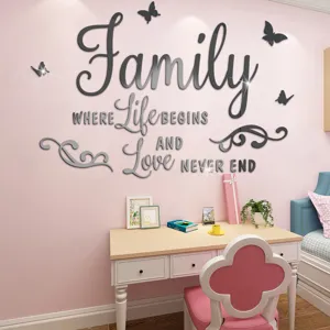 Acryl spiegel muursticker met familie quote en vlinders voor kinderkamer decoratie.