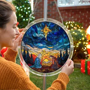 Kerst acryl puzzel hangdecoratie, feestelijke raam achtergrond detailweergave.