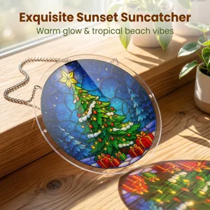Acryl kerstboom zonnevanger detail, levendige gebrandschilderde glas esthetiek voor mooi raam.
