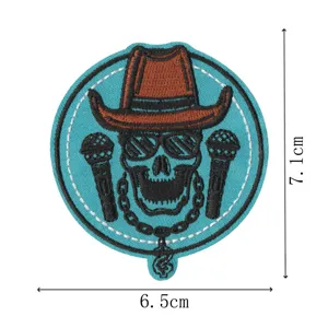 Detailansicht des gestickten Totenkopf Cowboyhut Aufnähers mit feinen Nähten und Struktur.