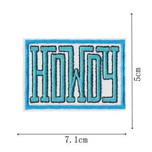 Écusson brodé personnalisé avec design de lettres HOWDY, vue de détail, format 7.1x5cm.