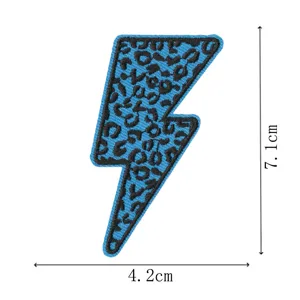 Écusson brodé motif léopard bleu forme éclair accessoire de vêtement badge thermocollant
