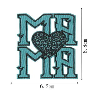 Écusson brodé lettre MAMA avec cœur léopard, accessoire de vêtement élégant pour style DIY mode.