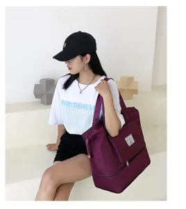 Foldable travel duffel bag for sports and fitness, large capacity travel luggage bag.