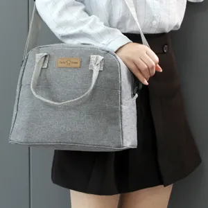 Insulated lunch bag made of thickened oxford cloth with handles and strap for daily work school.