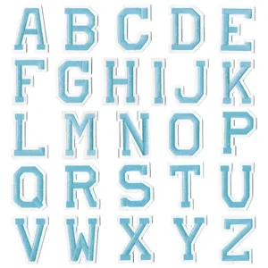 Écussons brodés bleu clair alphabet de A à Z style collège accessoires vêtements DIY.