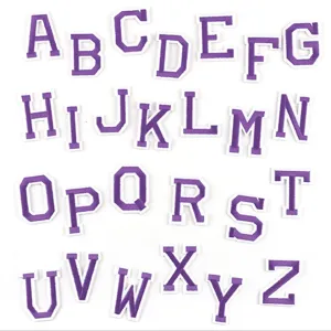 Écussons brodés alphabet DIY, lettres style collège violet pour décoration de vêtements.