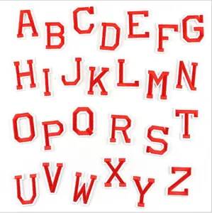Écussons brodés de lettres de l'alphabet rouge et blanc pour décoration de vêtements DIY.