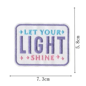 Toppa ricamata con citazione Let Your Light Shine, dimensioni 7,3x5,8 cm, distintivo in stoffa.