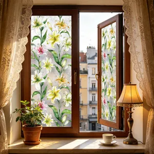 Vista detallada de la película de vidrio de ventana estática con patrón de flores de lirio.