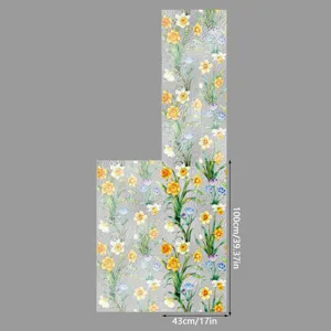 Detalle de lámina para ventana con diseño floral colorido y textura de onda de agua.