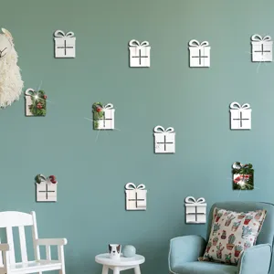 Detailansicht von Acryl Spiegel Wandaufklebern in Geschenkform fuer Kinderzimmereinrichtung.