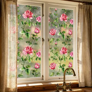 Película decorativa para ventanas con diseño de rosas rosas en vidrio texturizado.