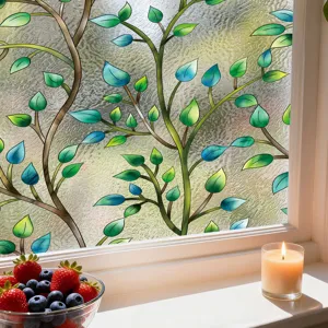 Película decorativa estática para ventana con patrón de enredadera de hojas verdes coloridas.